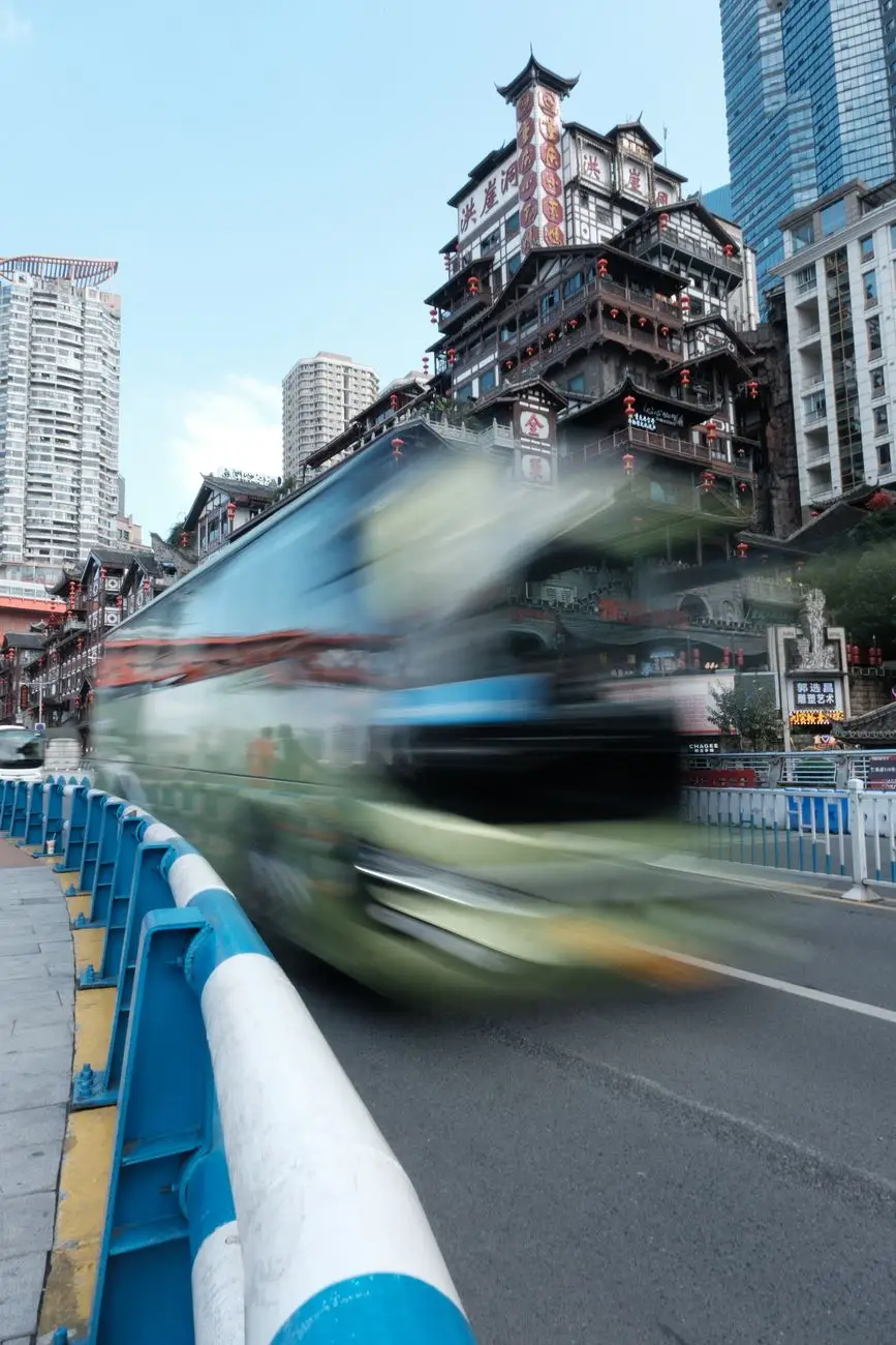 重庆恒凡达塔吊与施工电梯租赁选型对比及技术要点解析
