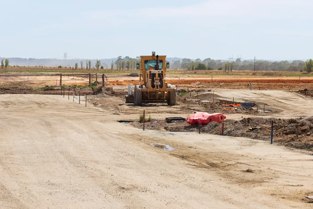 重庆恒凡达塔吊租赁选型指南:覆盖高层建筑与桥梁施工场景正文配图 2